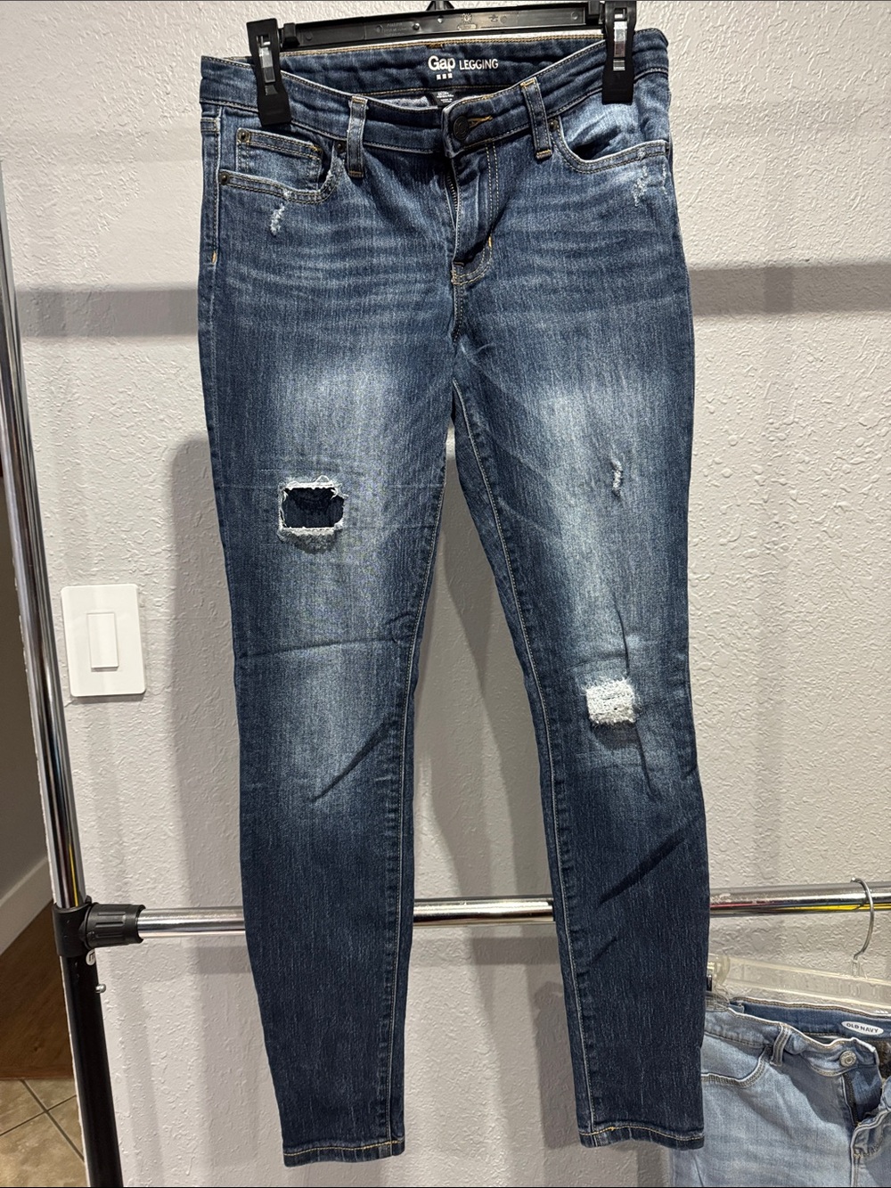 GAP Women's Blue Distressed Jeggings